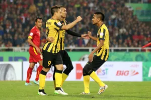 Việt Nam 2-4 Malaysia: Ác mộng đêm đông