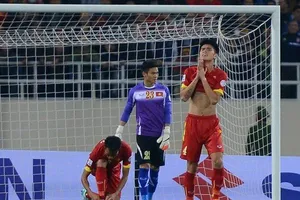 Trung vệ ĐTVN trả lại tiền thưởng để VFF điều tra tiêu cực