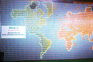 Bản đồ thế giới làm bằng 3.700 vỏ lon lập kỷ lục Việt Nam