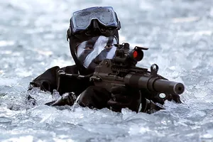 Rùng mình xem lính Hàn luyện tập trong băng tuyết