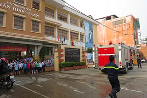 Huấn luyện kỹ năng giúp 300 học sinh tiểu học thoát đám cháy an toàn