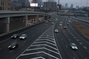 Hacker có thể chiếm quyền điều khiển xe hơi