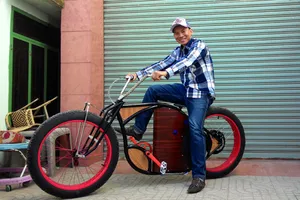 Xe đạp điện tự chế độc nhất tại Tây Ninh