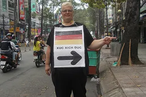 Thư ảnh gửi em gái Cali: Trăm thứ ngon đường phố Sài Gòn