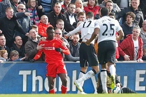 Người trong cuộc kể lại vụ Balotelli suýt “tẩn” Smalling