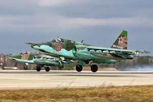 “Quạ đen” Su-25 của Nga sẽ mổ mắt “lợn lòi” A-10 của Mỹ?