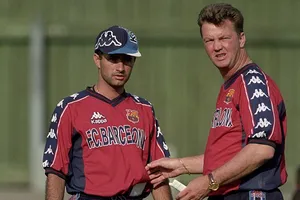 Mourinho là học trò xuất sắc nhất của... Van Gaal