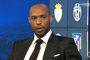 Trách người hùng Real không biết ơn… Ronaldo, huyền thoại Arsenal bị ‘hớ’