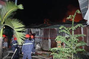 Bà hỏa thiêu rụi xưởng phế liệu