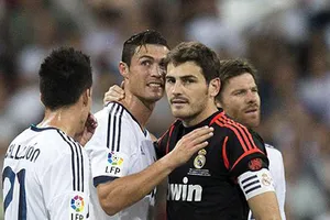 Bản tin tối (13/5): Ronaldo, Casillas rời Real; Đại gia “xâu xé” Benteke; M.U, Arsenal bỏ lỡ Khedira 