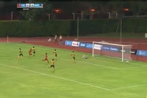 Xem lại bàn thắng không được công nhận của Huy Toàn