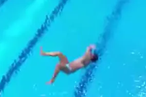 Chủ nhà nổi giận vì 2 VĐV nhảy cầu kiểu... em bé của Philippines