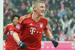 M.U sắp mua được Schweinsteiger với giá bèo