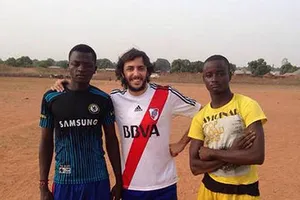 Thoát đòn tra tấn nhờ hô tên Messi