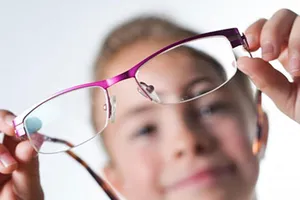 Vì sao nhiều thanh thiếu niên châu Á bị cận thị?