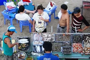 Bãi tắm Vũng Tàu nhếch nhác vì kiốt tự phát