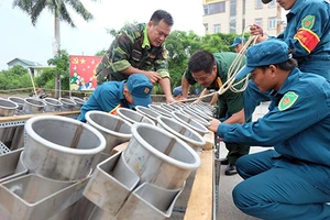 Cận cảnh giàn pháo hoa trước giờ khai hỏa mừng Quốc khánh 2/9