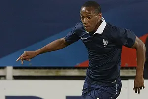 M.U chi ‘tiền tấn’ mua tiền đạo bí ẩn: Hoảng loạn!