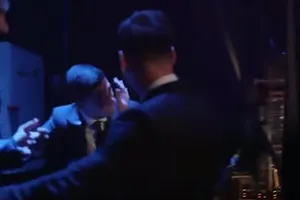 ‘Ngựa quen đường cũ’, Suarez đòi cắn… Messi