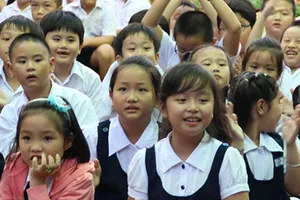 TP.HCM tạm thu học phí như cũ