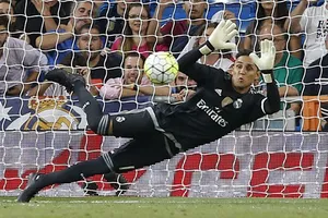 Thủ môn Real Madrid bật khóc nức nở vì không thể tới M.U