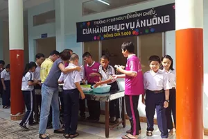 'Cửa hàng' đồng giá 5.000 đồng của học sinh khiếm thị 