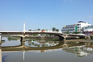 Vẫn sẽ đập cầu Đúc trăm tuổi Long An dù còn xài tốt