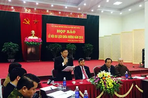 Du khách trảy hội chùa Hương được phục vụ Wi-Fi miễn phí