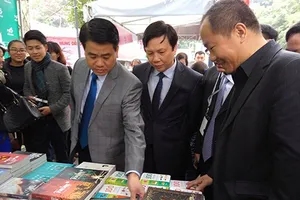 Khai mạc Phố sách xuân Bính Thân 2016