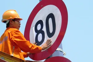 TP.HCM dọn 'rừng' biển báo