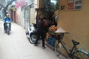 Bé sơ sinh bị mẹ bỏ rơi, vợ chồng hiếm muộn tha thiết xin nuôi