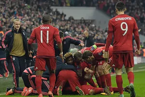 Bayern ngược dòng không tưởng loại Juventus, Barca thắng dễ Arsenal