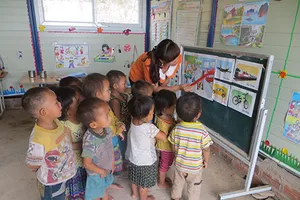 Nơi học sinh từng chui túi nylon qua suối có trường mới