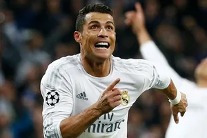 Ronaldo lập hattrick, Real ngược dòng 'thần thánh' loại Wolfsburg