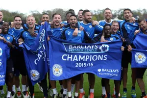 Cầu thủ nào của Leicester City nhận huy chương vô địch Premier League
