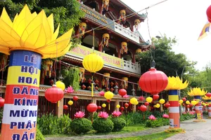 Sài Gòn rực rỡ cờ hoa đón lễ Phật đản