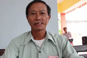 Video: Nghe bài vè bầu cử dễ thương của người dân ấp đảo