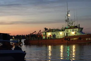 Video nghẹn ngào đưa Thượng tá Trần Quang Khải lên đất liền