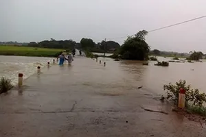 Áp thấp, huyện biên giới Ea Súp ngập sâu trong nước