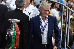 Tiếc nuối pha bỏ lỡ phút bù giờ, Deschamps trách đời tàn nhẫn