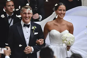 Chùm ảnh đội trưởng tuyển Đức kết hôn với mỹ nhân làng quần vợt