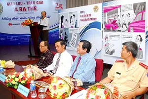 Hôm nay, À RA THẾ tái xuất