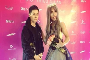 Càng chửi, trò lố càng biến thành tiền?