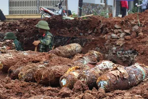 Phát hiện cả trăm quả đạn giữa khu dân cư