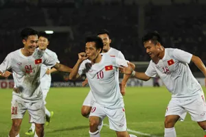 Clip: Công Vinh ghi bàn, Việt Nam thắng Myanmar 2-1