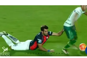 Chết cười với những pha phạm lỗi có một không hai