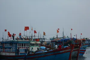 Hàng trăm tàu đánh cá bắt đầu mùa biển mới ra Hoàng Sa