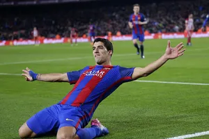 Barca vào chung kết cúp nhà vua trong trận cầu bạo lực