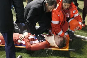 HLV Simeone:'Tôi nghe tiếng rắc và tưởng Torres gãy cổ'