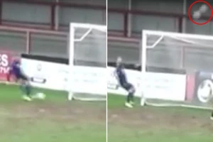 Cầu thủ bỏ lỡ cơ hội không tưởng để ghi bàn quyết định